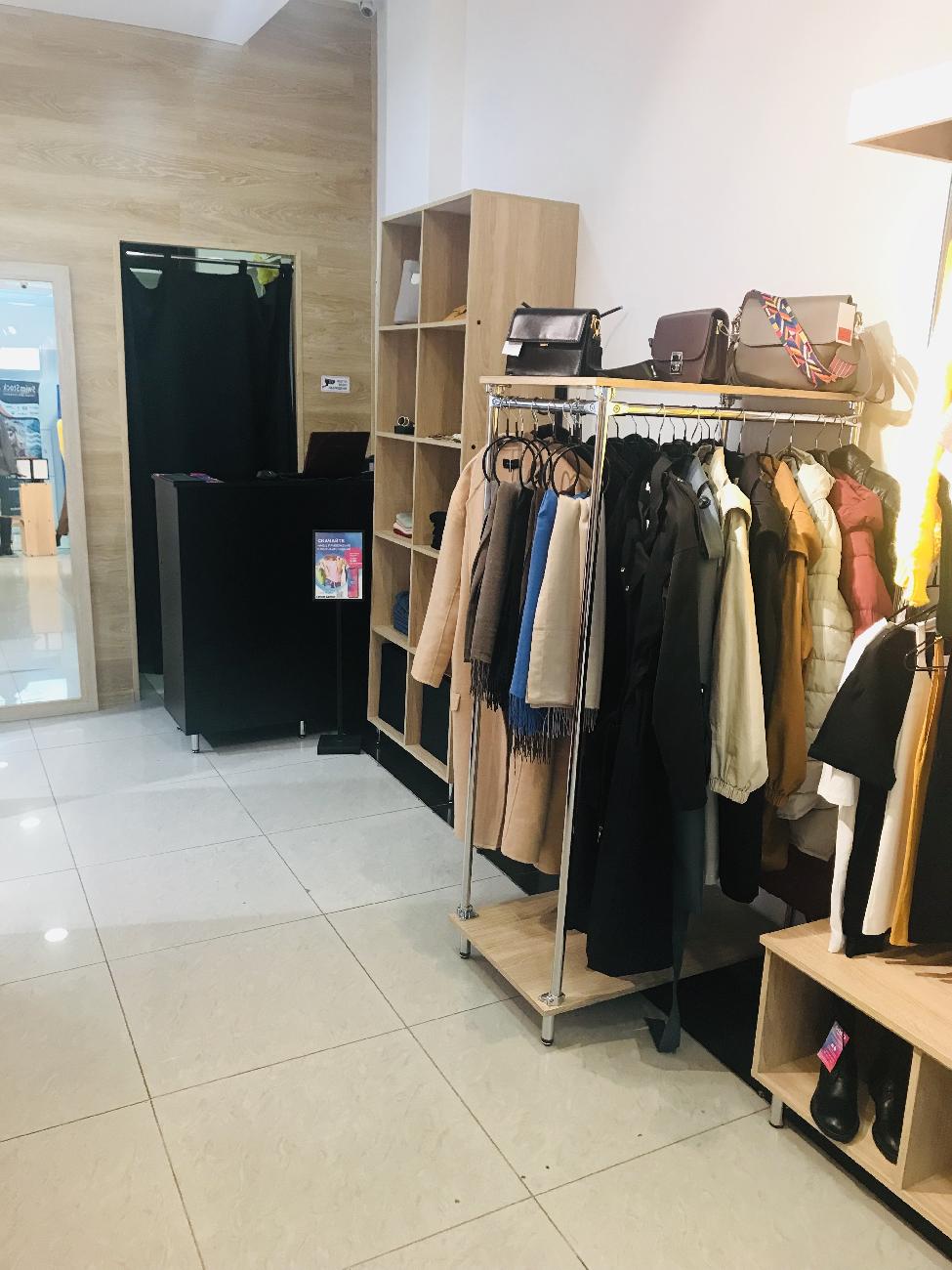 Магазин женской одежды, обуви и аксессуаров в ТЦ