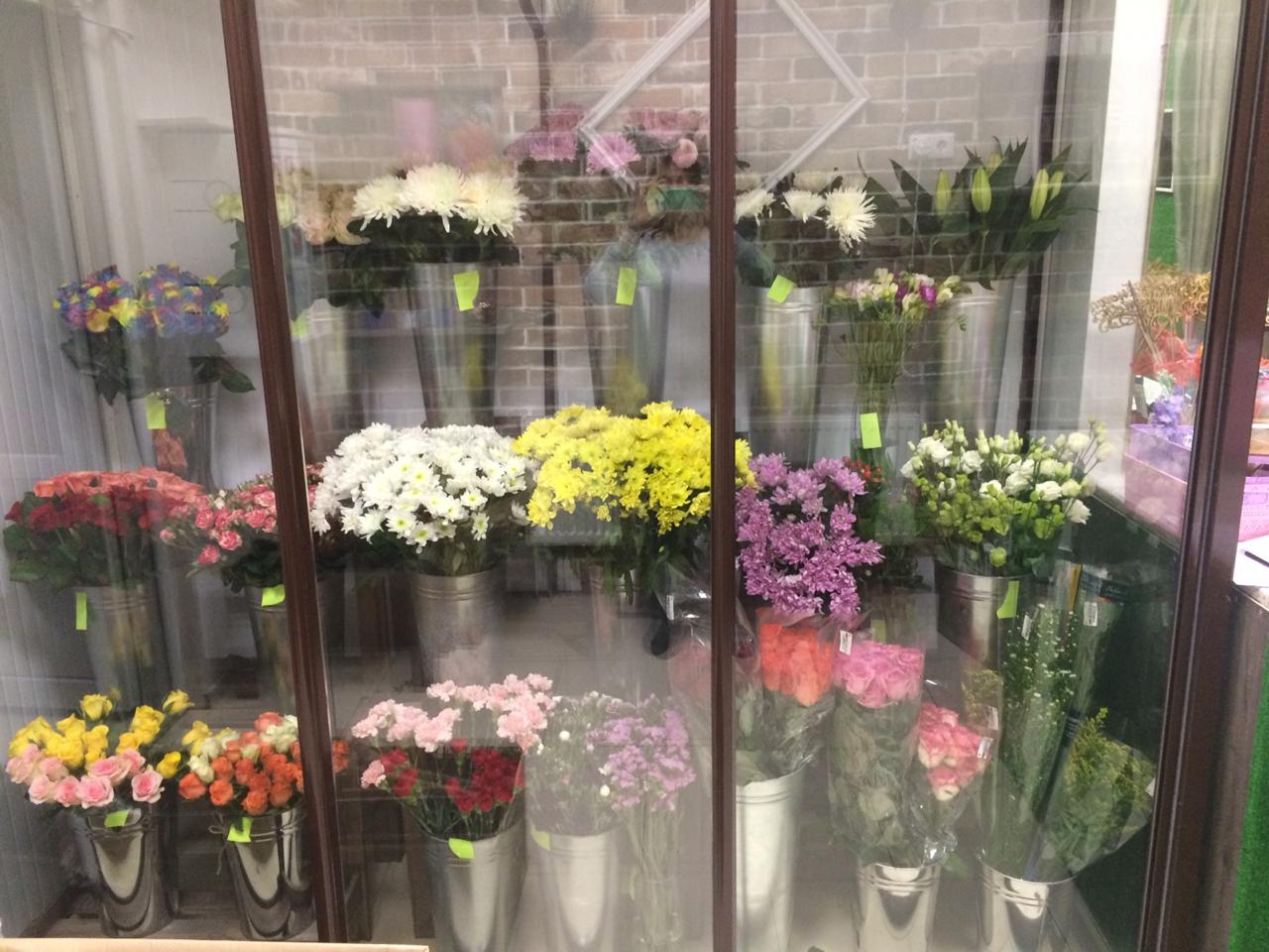 Работающий магазин цветов в 3 мин от метро Купчино